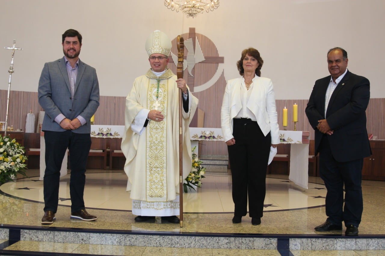 BOAS-VINDAS AO NOSSO NOVO BISPO DE GUARAPUAVA, DOM AMILTON