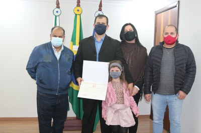 CÂMARA MUNICIPAL HOMENAGEIA CIDADÃOS E INSTITUIÇÕES COM MOÇÕES DE APLAUSOS (11).jpeg