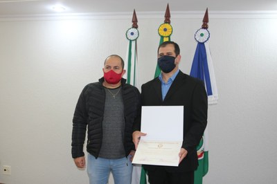 CÂMARA MUNICIPAL HOMENAGEIA CIDADÃOS E INSTITUIÇÕES COM MOÇÕES DE APLAUSOS (15).jpeg