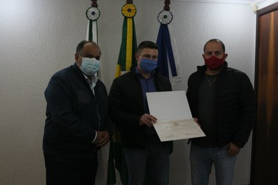 CÂMARA MUNICIPAL HOMENAGEIA CIDADÃOS E INSTITUIÇÕES COM MOÇÕES DE APLAUSOS (18).jpeg