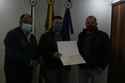 CÂMARA MUNICIPAL HOMENAGEIA CIDADÃOS E INSTITUIÇÕES COM MOÇÕES DE APLAUSOS (19).jpeg