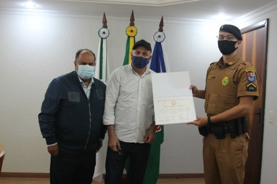 CÂMARA MUNICIPAL HOMENAGEIA CIDADÃOS E INSTITUIÇÕES COM MOÇÕES DE APLAUSOS (2).jpeg