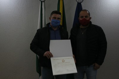 CÂMARA MUNICIPAL HOMENAGEIA CIDADÃOS E INSTITUIÇÕES COM MOÇÕES DE APLAUSOS (20).jpeg