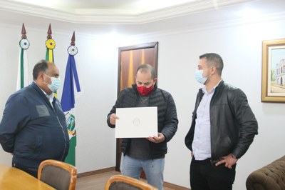 CÂMARA MUNICIPAL HOMENAGEIA CIDADÃOS E INSTITUIÇÕES COM MOÇÕES DE APLAUSOS (22).jpeg