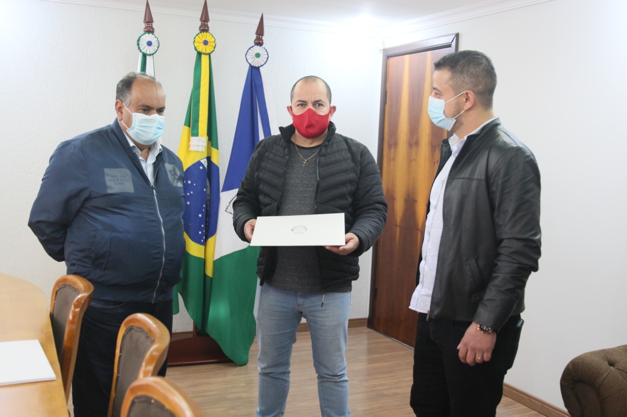 CÂMARA MUNICIPAL HOMENAGEIA CIDADÃOS E INSTITUIÇÕES COM MOÇÕES DE APLAUSOS (23).jpeg