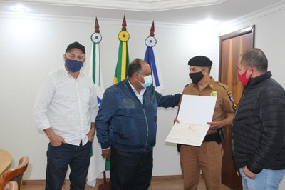 CÂMARA MUNICIPAL HOMENAGEIA CIDADÃOS E INSTITUIÇÕES COM MOÇÕES DE APLAUSOS (29).jpeg