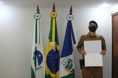 CÂMARA MUNICIPAL HOMENAGEIA CIDADÃOS E INSTITUIÇÕES COM MOÇÕES DE APLAUSOS (4).jpeg