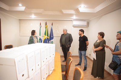  (<a class="download" href="https://www.guarapuava.pr.leg.br/imprensa/galeria/assinatura-de-termo-de-cessao-de-documentos-historicos/MG_9580.jpg/at_download/image">Download</a>)