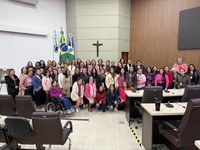 Ação do Outubro Rosa promove saúde e autocuidado na Câmara de Guarapuava