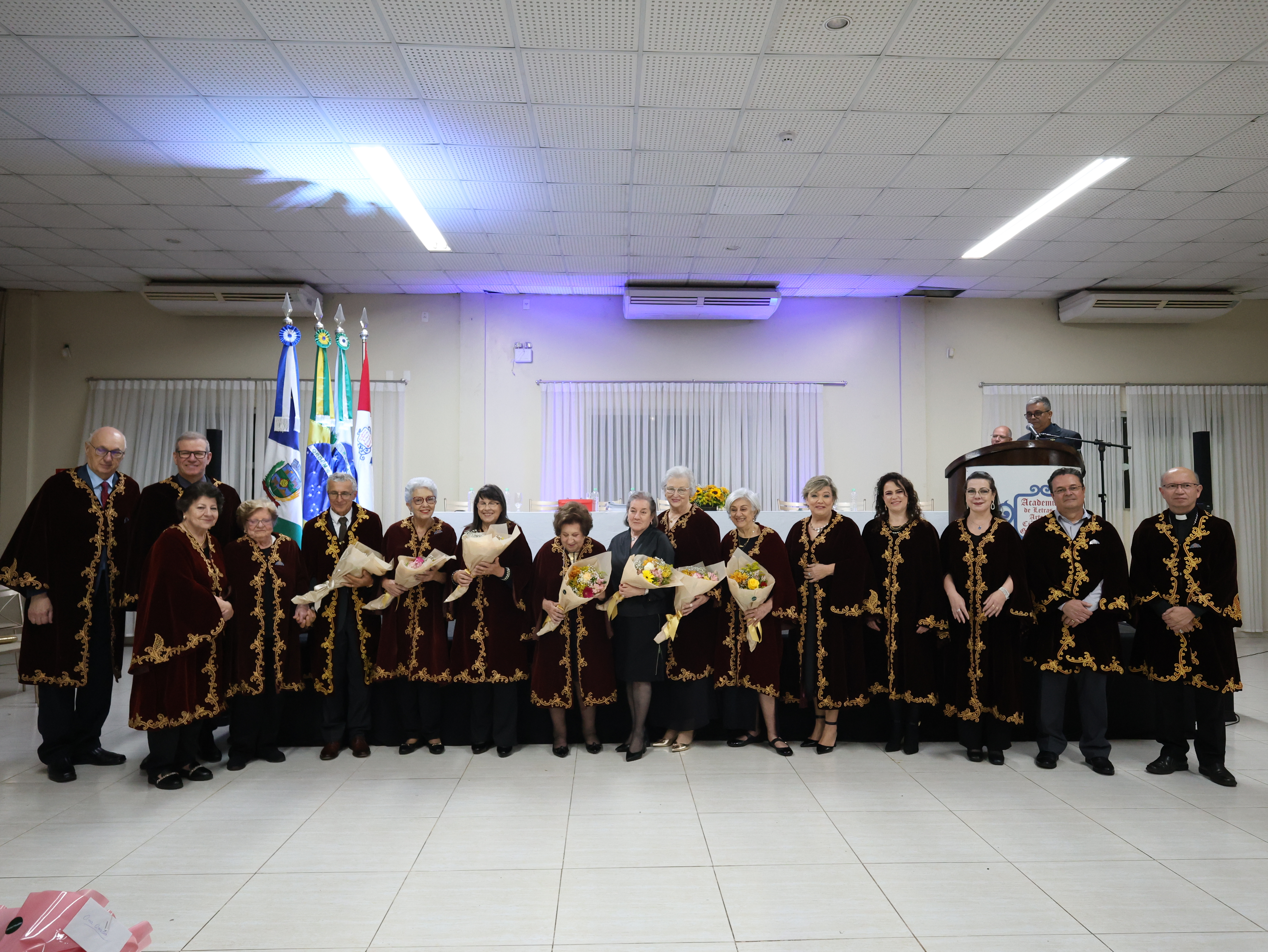 Alac empossa nova diretoria e quatro novos membros em cerimônia solene