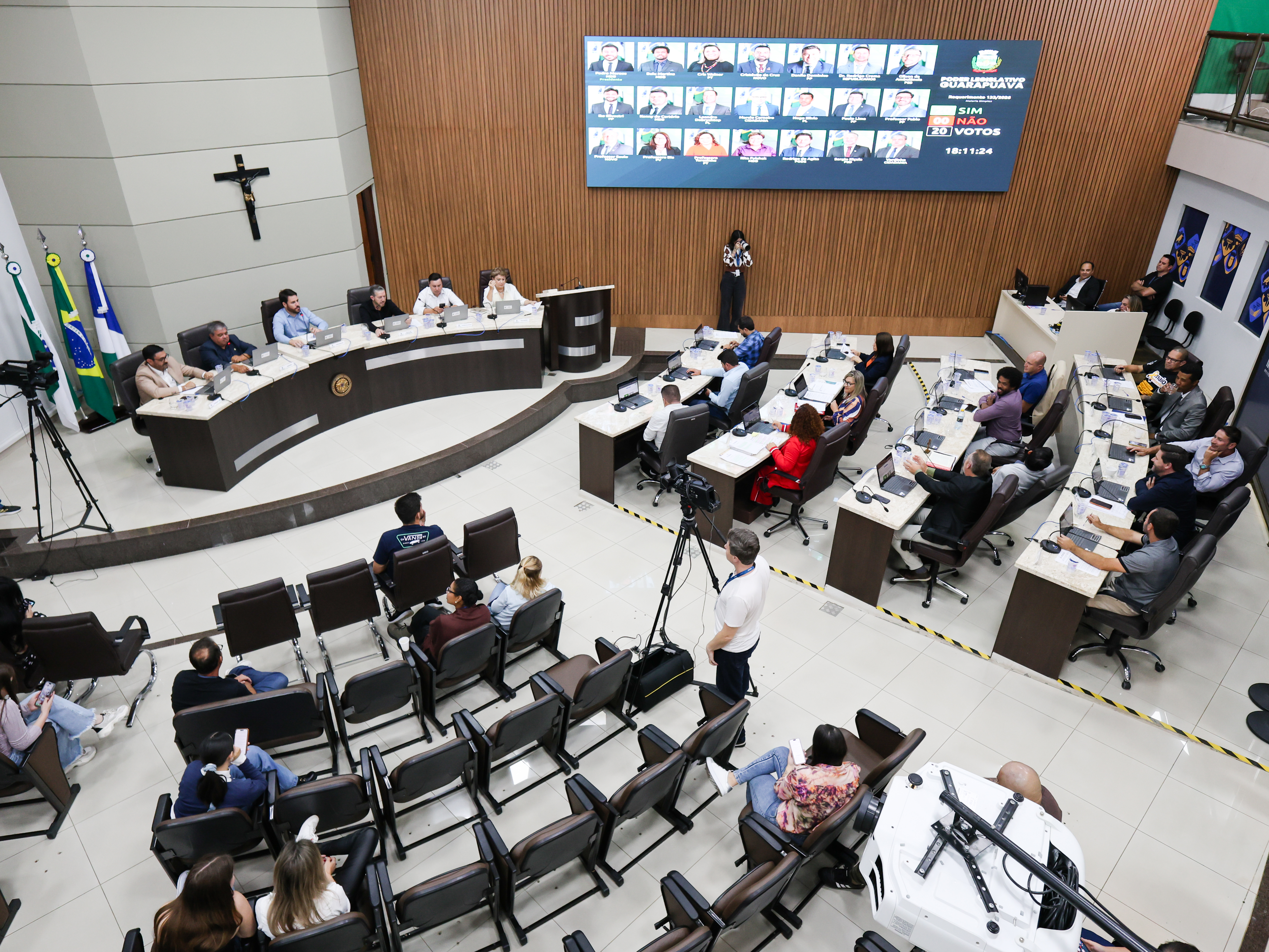 Câmara aprova em 1ª votação projeto que torna obrigatória a exibição de vídeos sobre violência contra a mulher em cinemas e eventos 