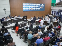 Câmara aprova projeto que reorganiza gestão da publicidade em mobiliário urbano