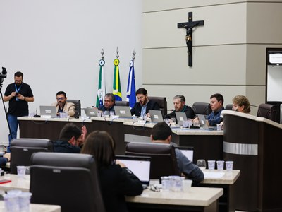 Câmara de Guarapuava aprova nova regra para dobra de padrão dos professores municipais