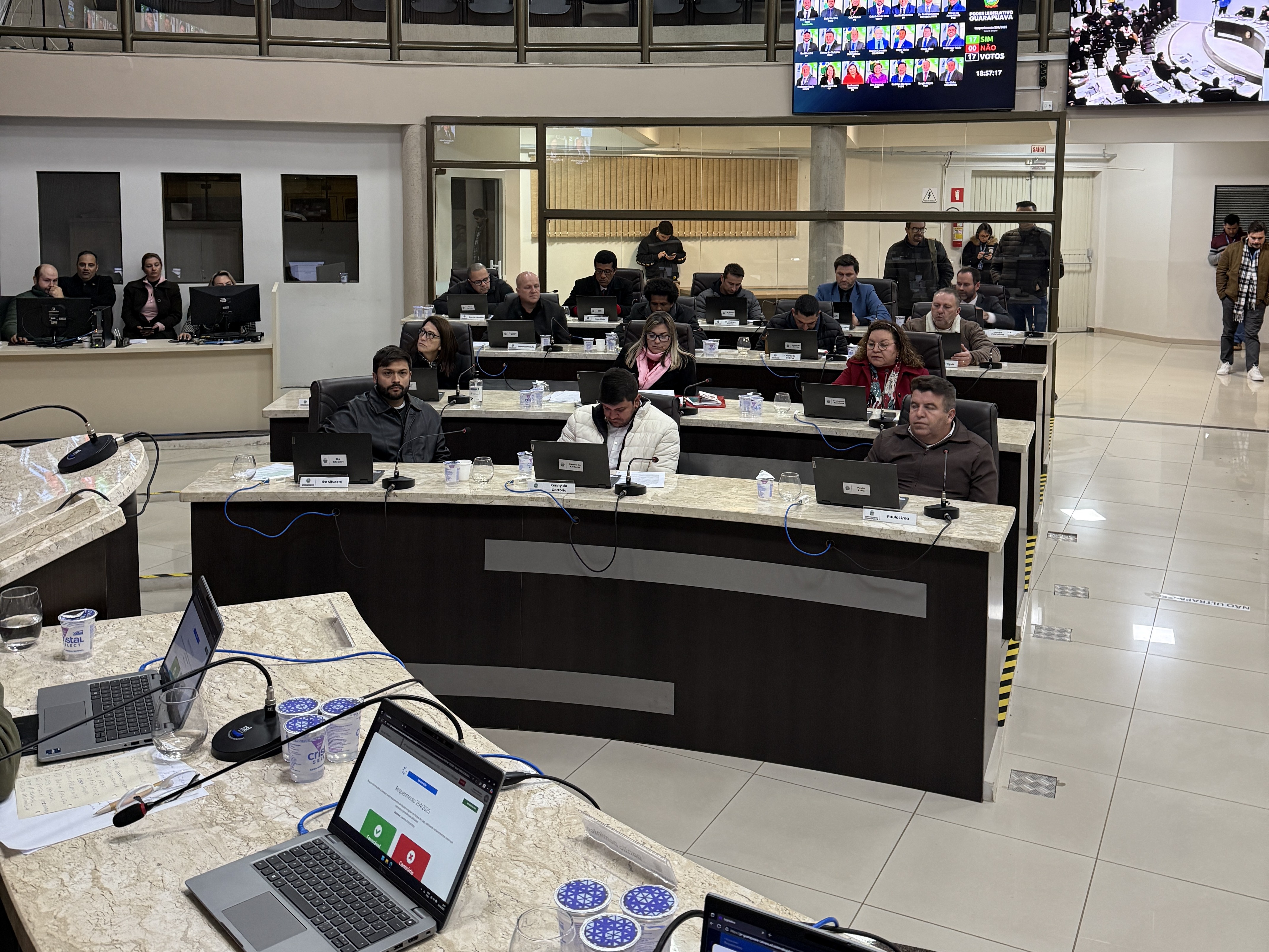 Câmara de Guarapuava aprova reajuste salarial e amplia licença para servidores