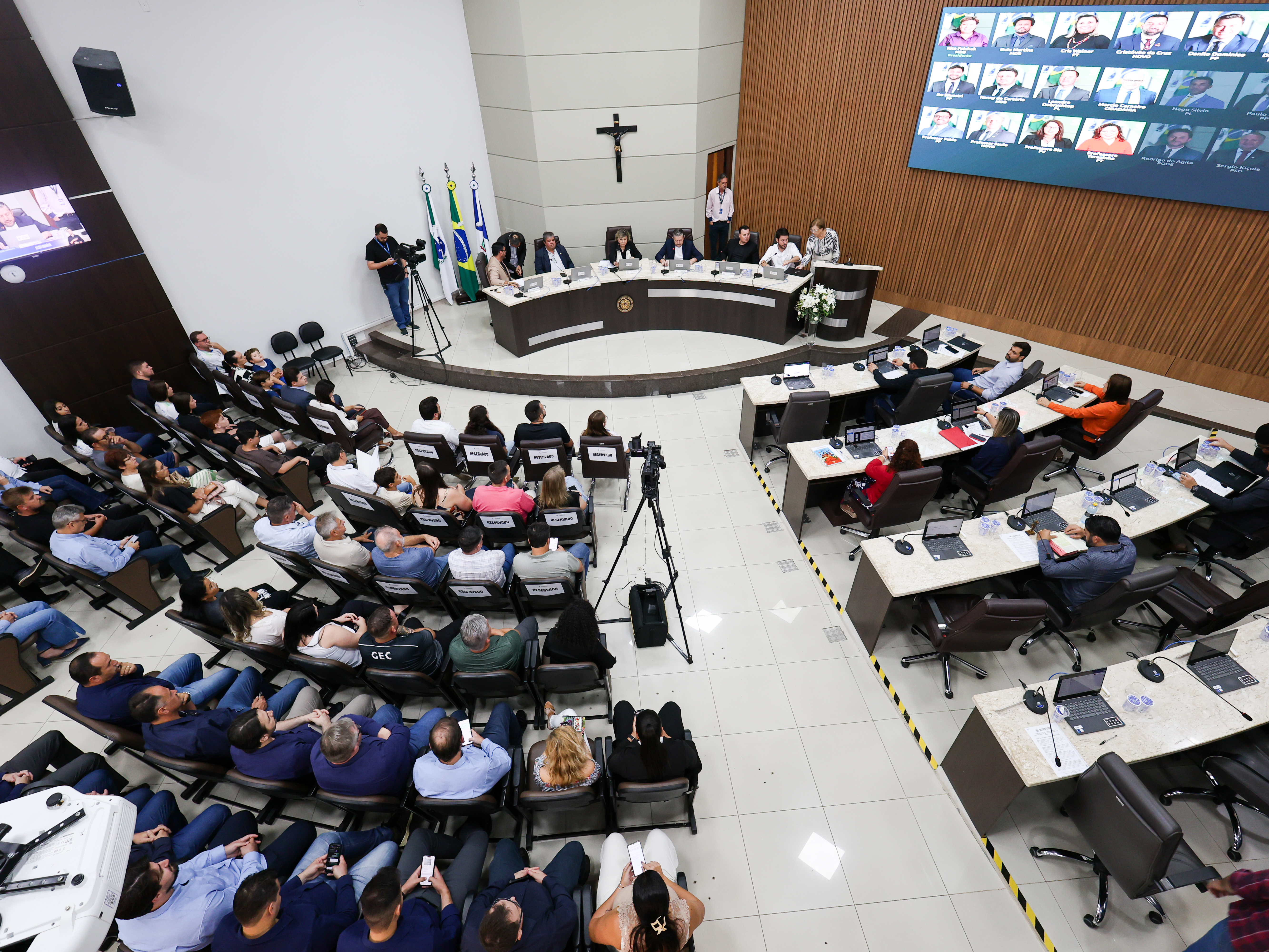 Câmara de Guarapuava aprova requerimentos com foco em infraestrutura, transparência e políticas públicas