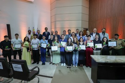 Câmara de Guarapuava entrega Prêmio Jovem "Sementes do Amanhã" 