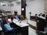 Câmara de Guarapuava recebe palestra sobre desafios enfrentados por policiais militares em ocorrências de violência doméstica contra mulheres