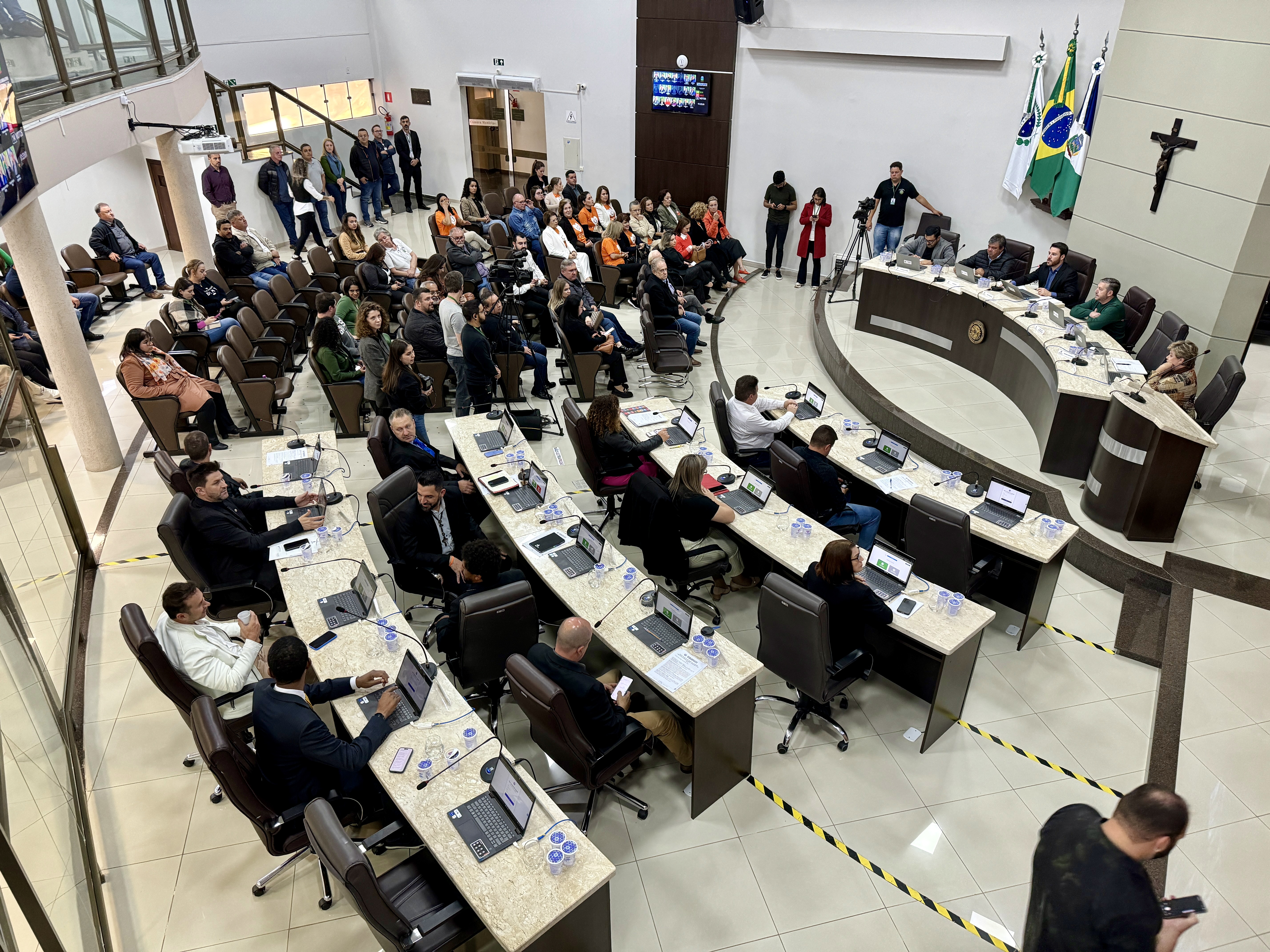Câmara de Guarapuava vota R$ 2 milhões para obras na cidade, incluindo reforma da pista de atletismo, nesta segunda-feira (20/10)