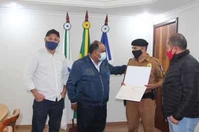 CÂMARA MUNICIPAL HOMENAGEIA CIDADÃOS E INSTITUIÇÕES COM MOÇÕES DE APLAUSOs (2).JPG