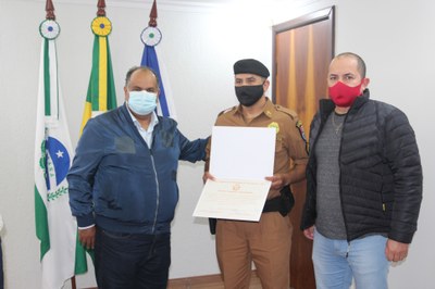 CÂMARA MUNICIPAL HOMENAGEIA CIDADÃOS E INSTITUIÇÕES COM MOÇÕES DE APLAUSOs (3).JPG