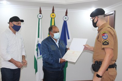 CÂMARA MUNICIPAL HOMENAGEIA CIDADÃOS E INSTITUIÇÕES COM MOÇÕES DE APLAUSOs (4).JPG