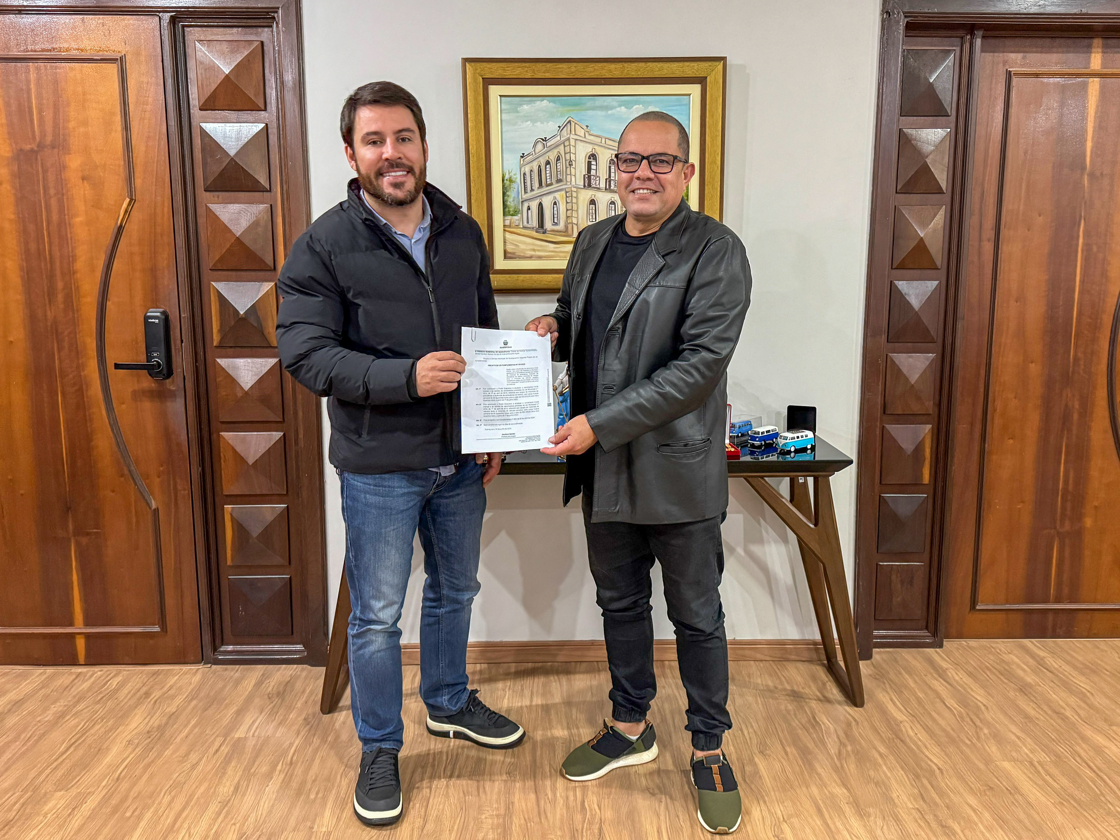 Câmara recebe projeto que concede atualização salarial a motoristas da Prefeitura e vai agilizar tramitação