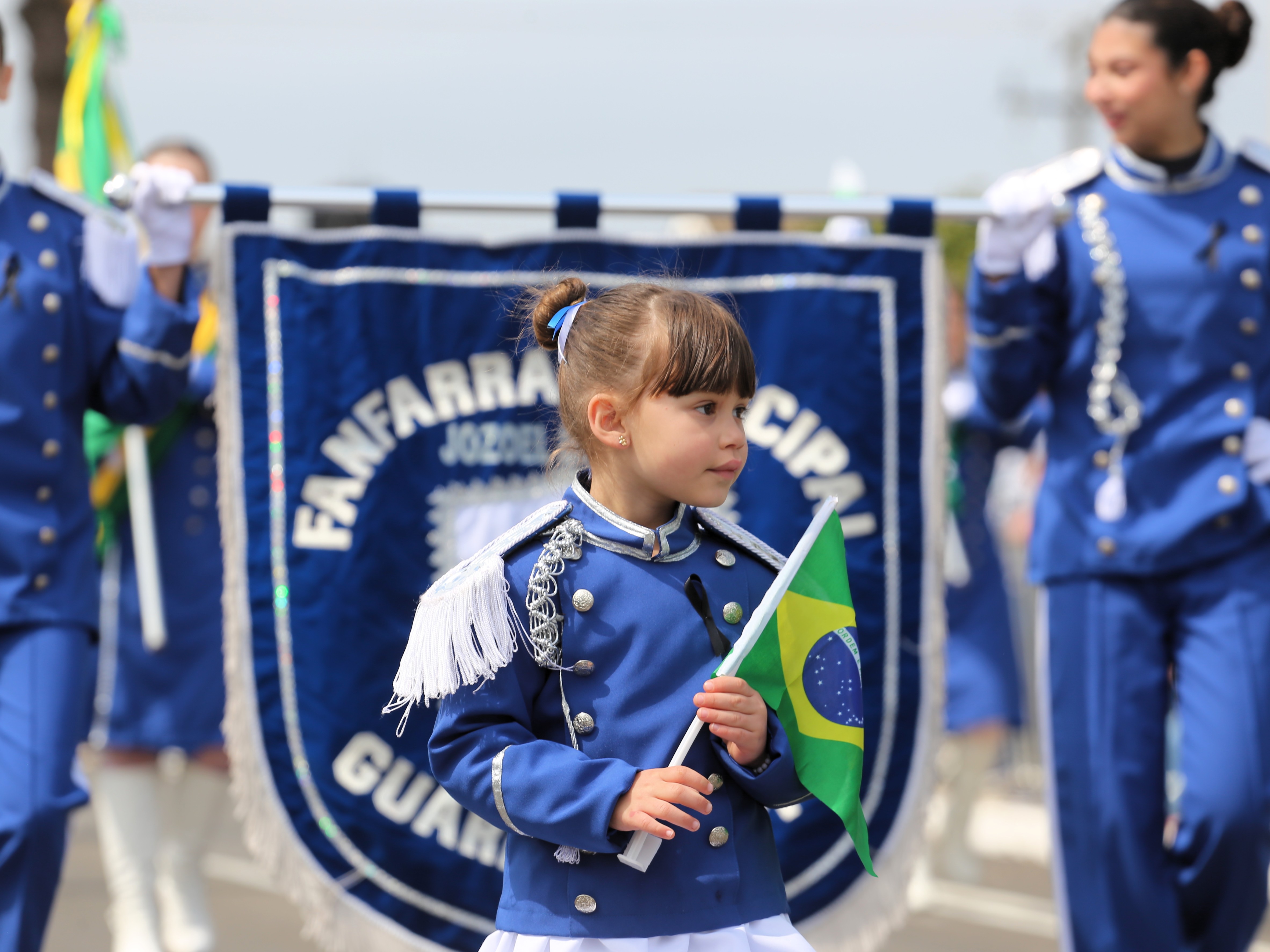 Desfile de 7 de Setembro empolga público e reúne forças de segurança, escolas e entidades em Guarapuava