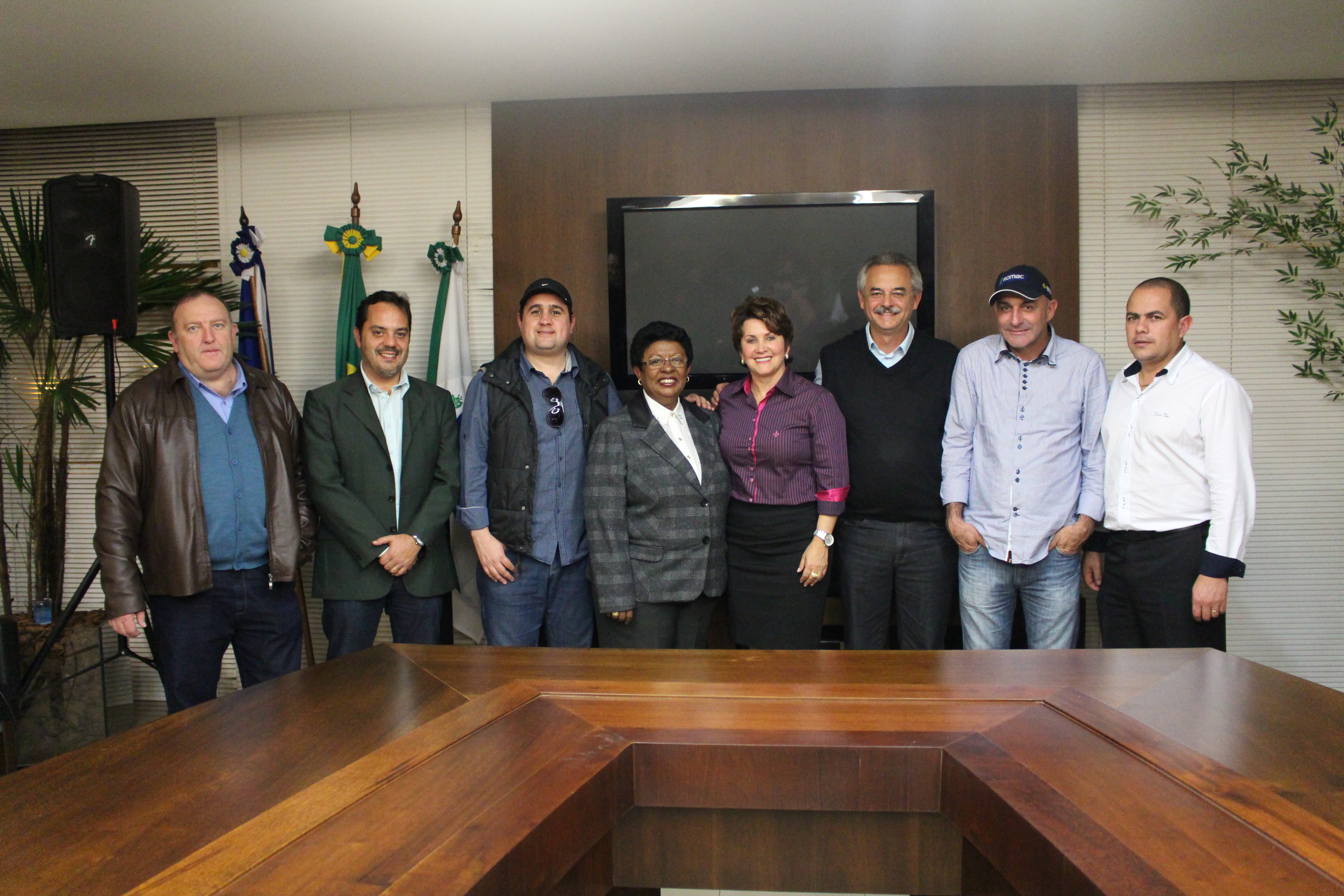 Eva assume provisoriamente e legisladores confiam em um bom trabalho
