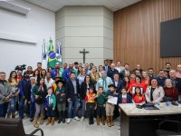 Pelotão de trânsito, atletas tradicionalistas e associação polonesa recebem moção de aplausos Câmara de Guarapuava