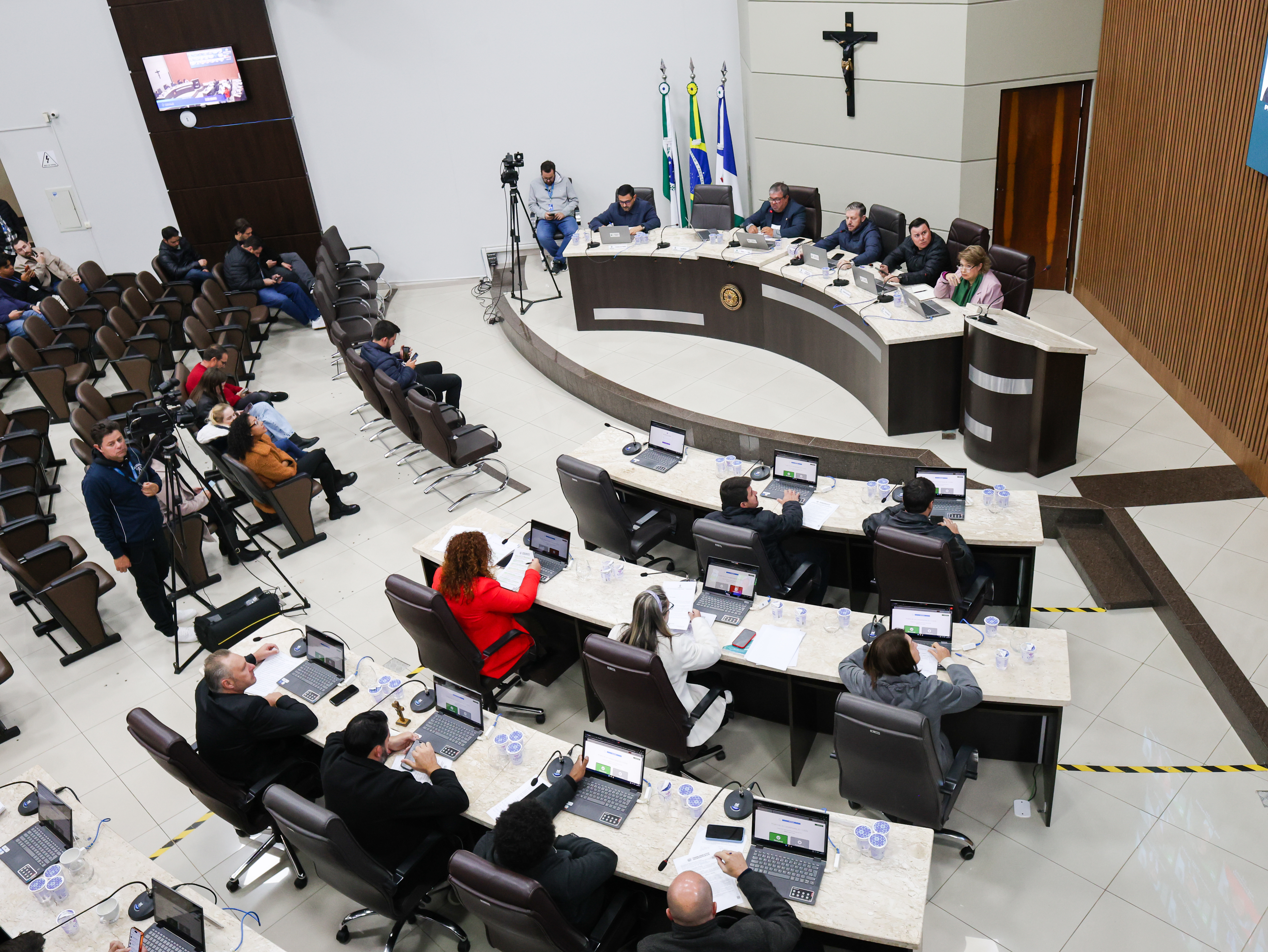 Plenário vota programa de doação do Imposto de Renda, campanha de trânsito e selo "Pet Seguro", nesta terça-feira (12/05)