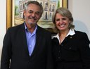 Presidente Edony Klüber e vereadora curitibana Noemia Rocha discutem questões legislativas