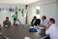 PRESIDENTE JOÃO NAPOLEÃO REÚNE-SE COM DIRETORIA DA ACIG